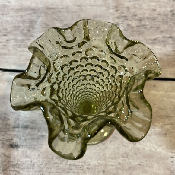 Vintage Fenton Ruffle Avocado Ruffle Vase - Picture 4 of 4